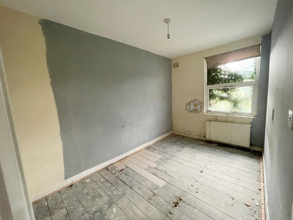 Lot: 34 - THREE-BEDROOM HOUSE FOR IMPROVEMENT - Bedroom two